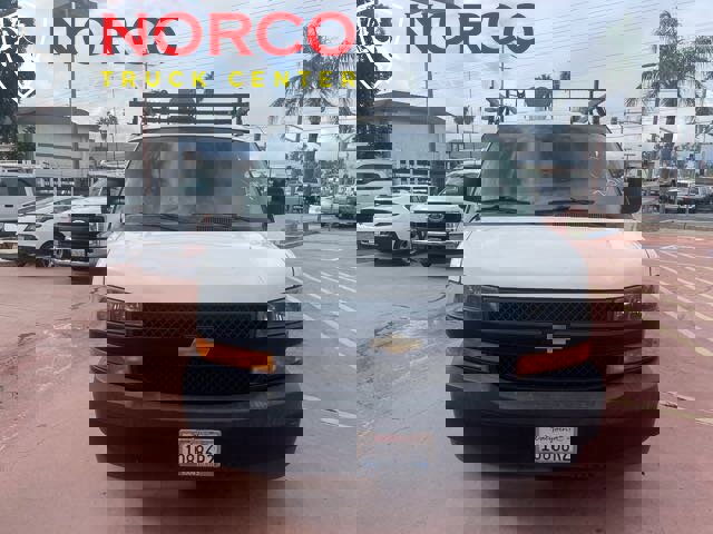 Used 2018 Chevrolet Express 3500 Extended w/ Driver Convenience Package image 3