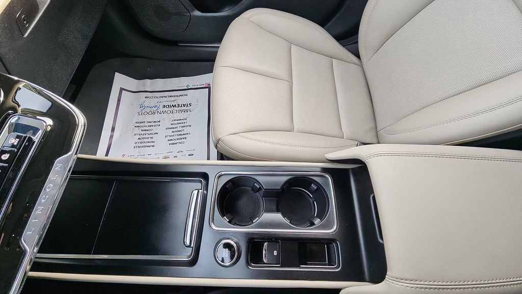 Used 2025 Lincoln Corsair FWD w/ Equipment Group 101A image 25