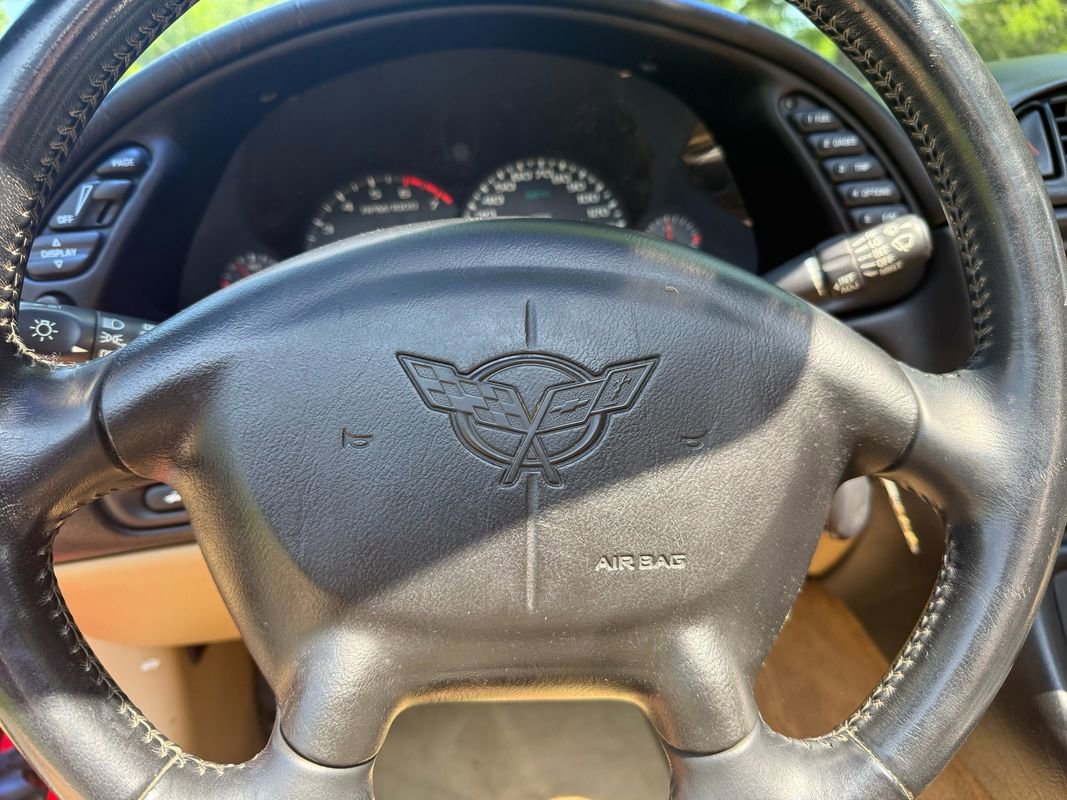 Used 2000 Chevrolet Corvette Convertible w/ Performance Handling Pkg image 22