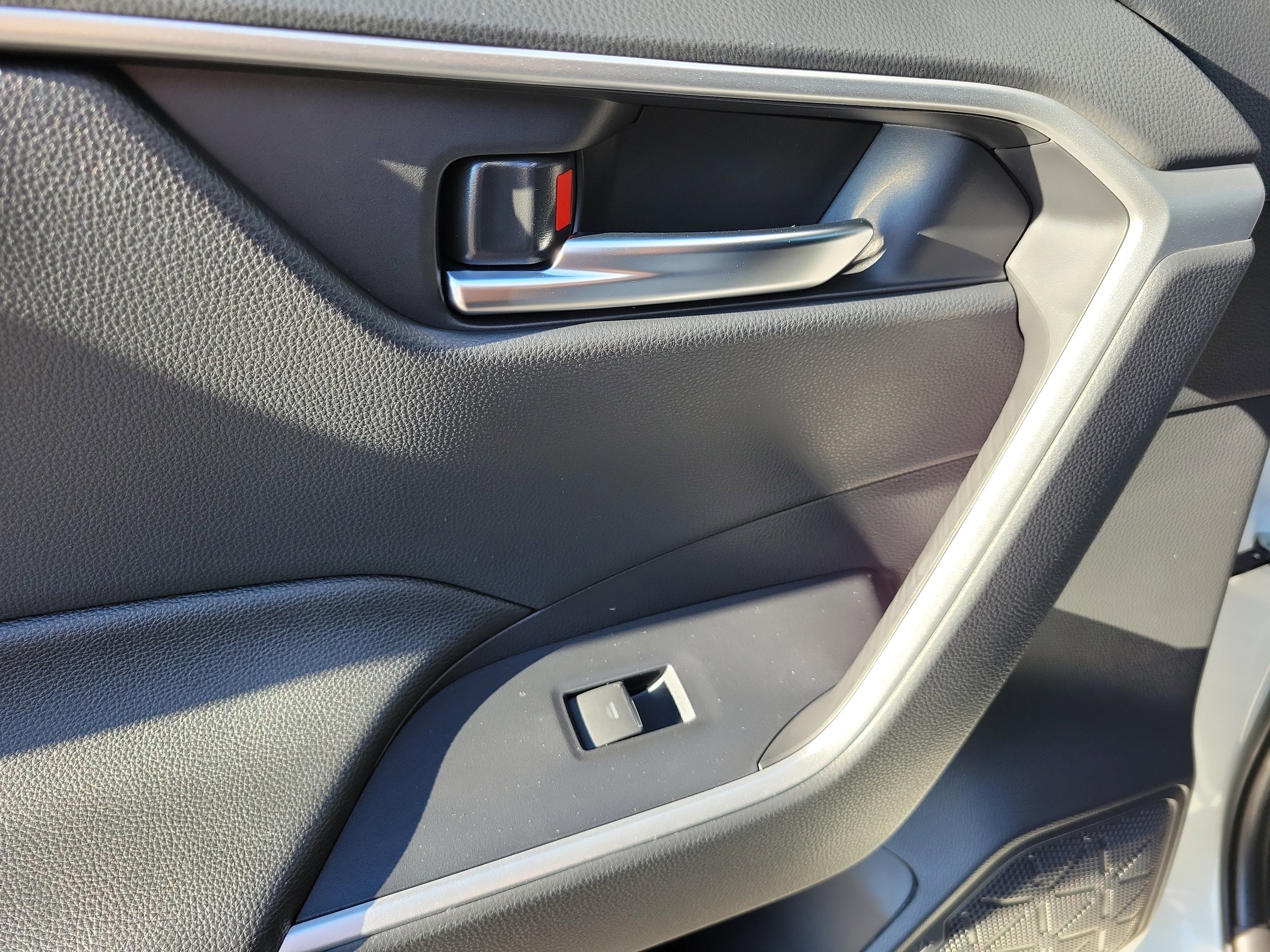 New 2025 Toyota RAV4 XLE w/ Convenience Package image 21