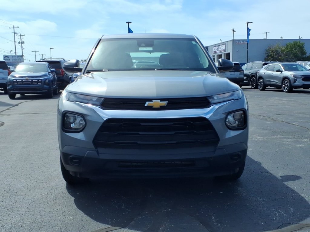 Used 2023 Chevrolet TrailBlazer LS FWD image 2