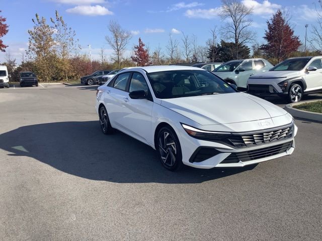 Used 2025 Hyundai Elantra SEL image 3