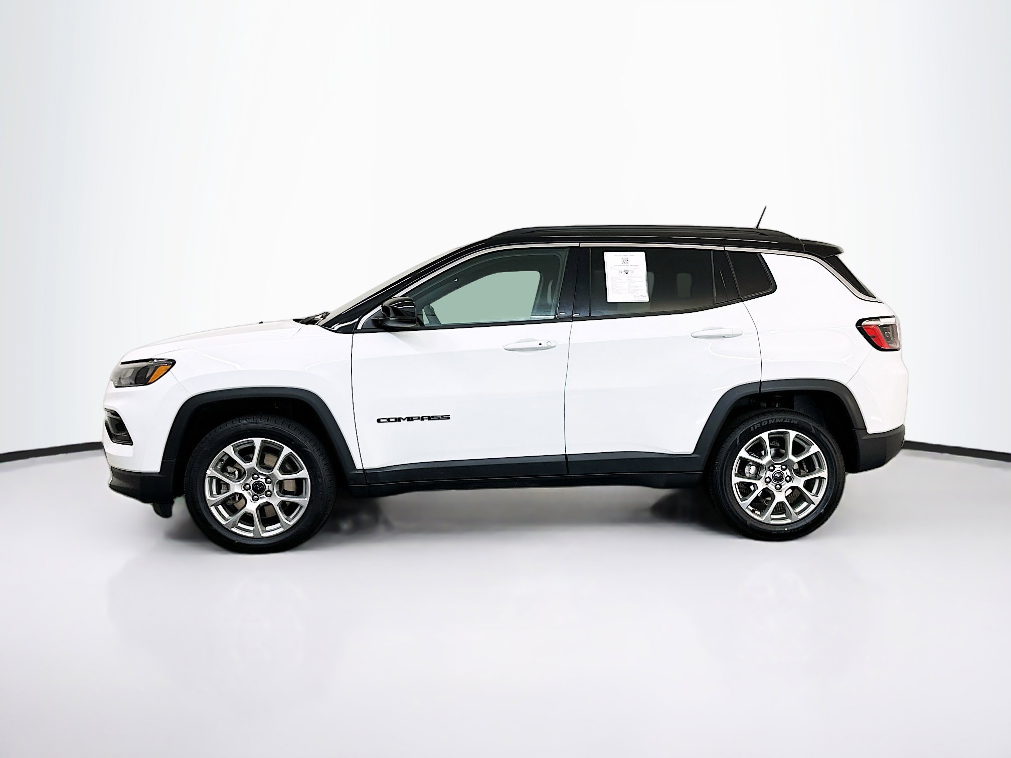 Used 2025 Jeep Compass Limited image 4