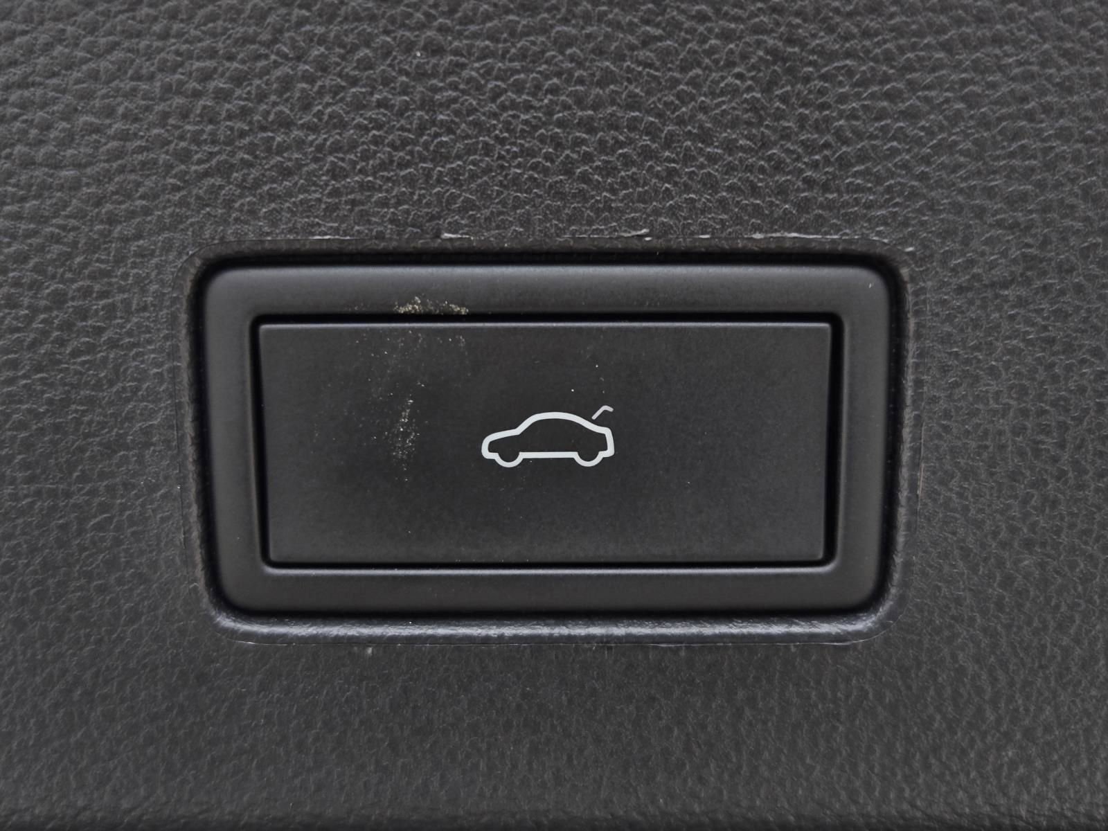 Used 2022 Volkswagen Atlas Cross Sport SEL R-Line w/ Cross Sport MDO Package image 12