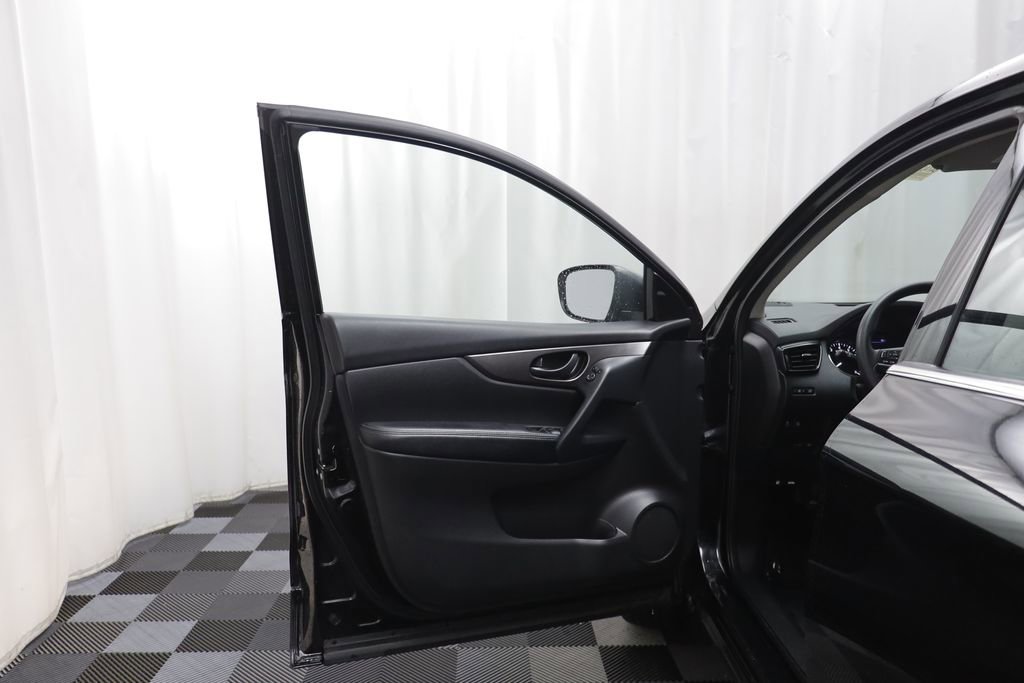 Used 2021 Nissan Rogue Sport S image 4