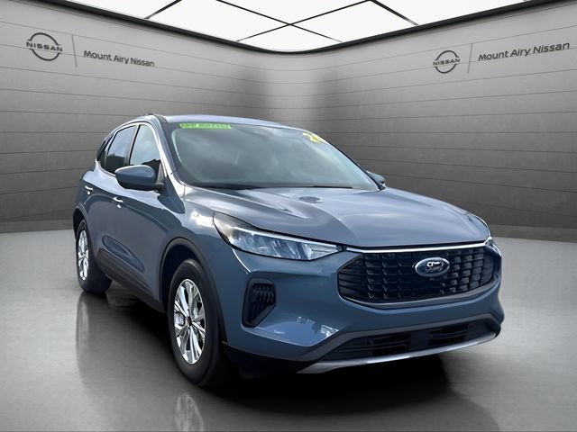 Used 2024 Ford Escape Active w/ Tech Pack #2 FWD image 1