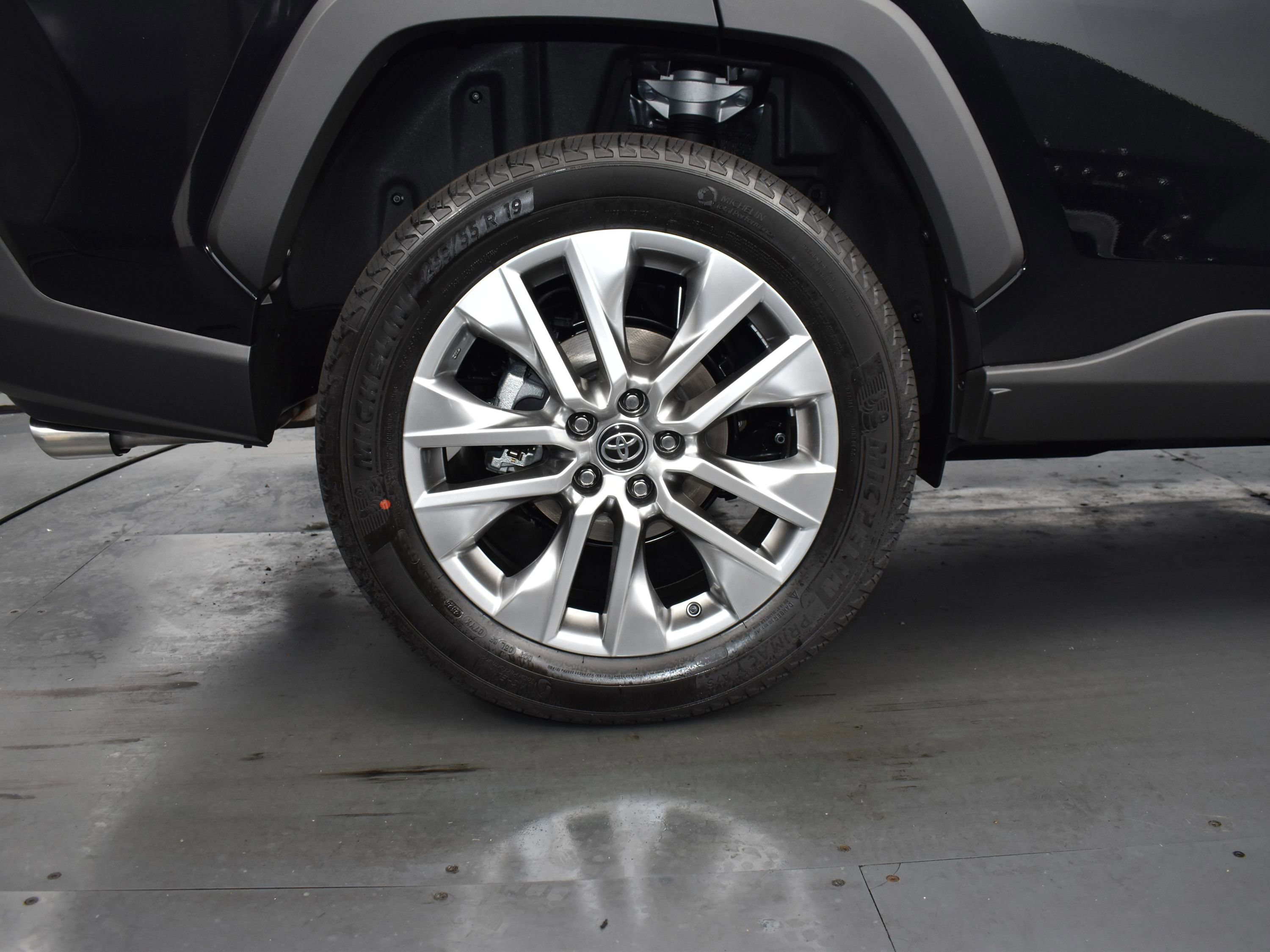 Used 2025 Toyota RAV4 XLE Premium image 9