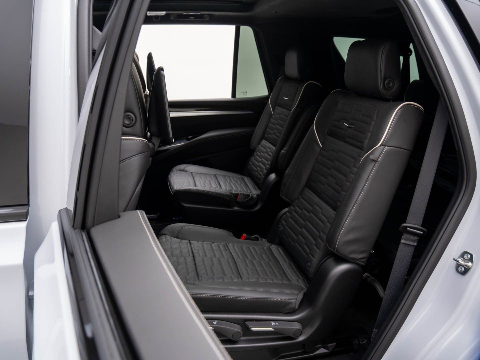 New 2026 Cadillac Escalade Platinum Sport w/ LPO, ONYX Package image 17