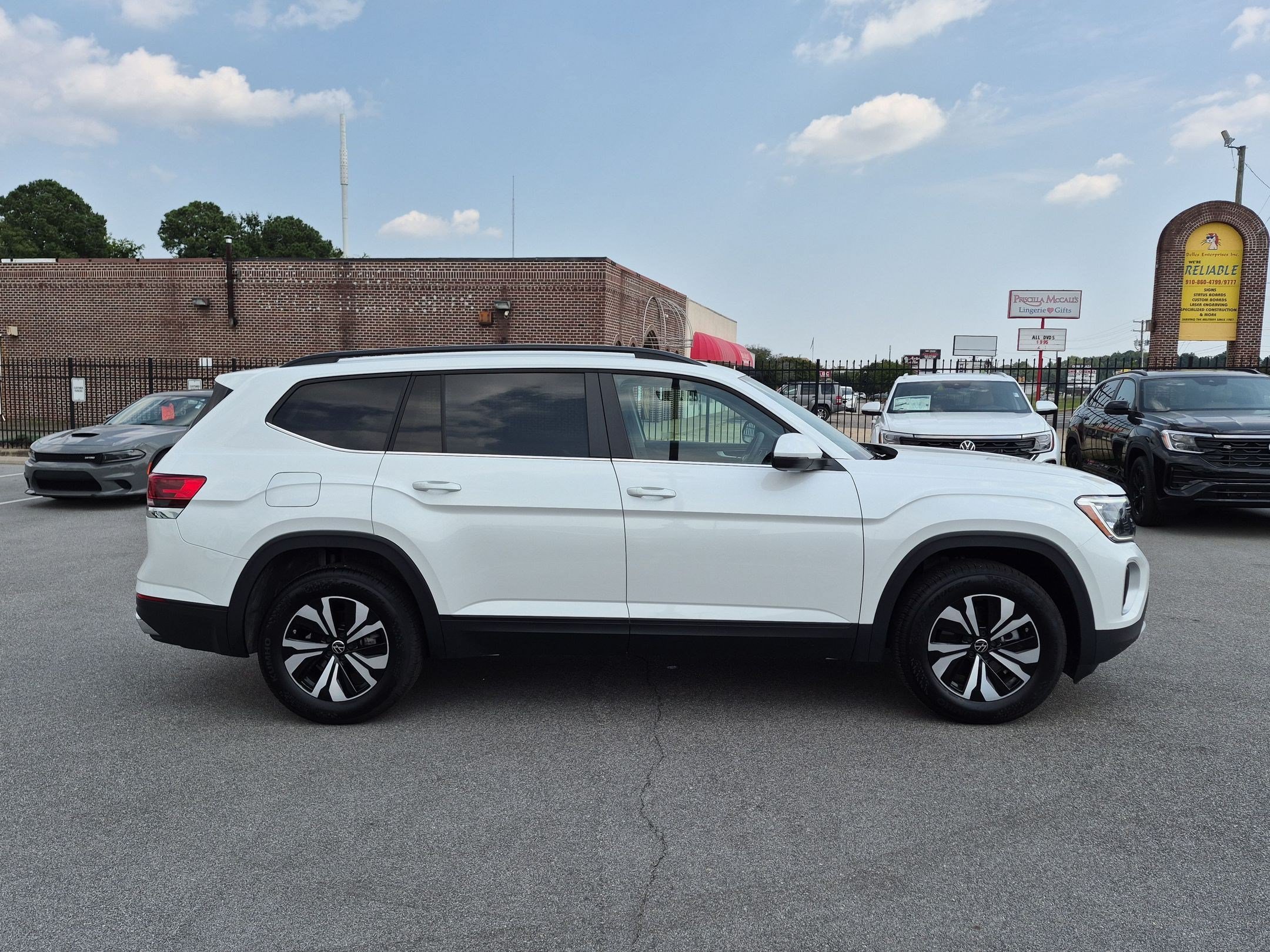 Used 2026 Volkswagen Atlas SE AWD/4WD image 2