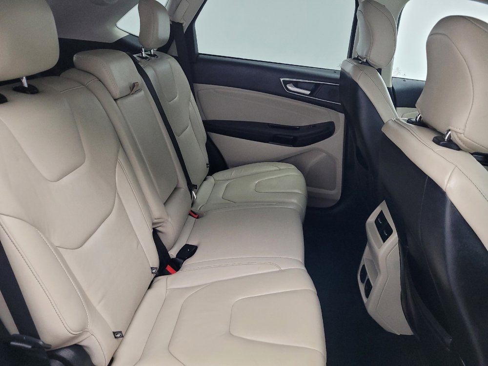 Used 2019 Ford Edge Titanium image 19
