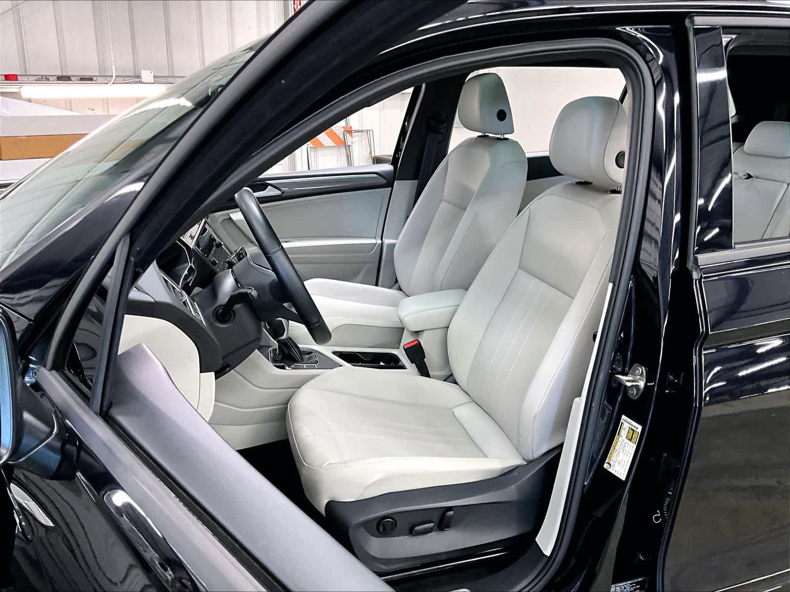 Used 2023 Volkswagen Tiguan SE R-Line FWD image 27