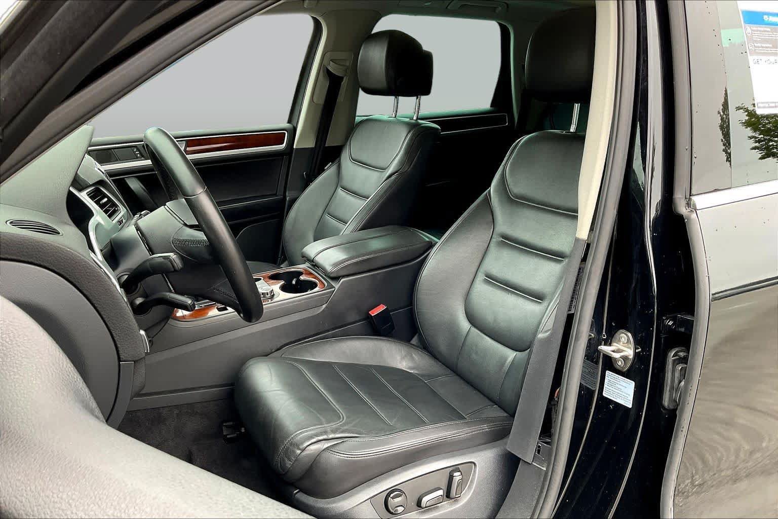 Used 2013 Volkswagen Touareg VR6 AWD/4WD image 7