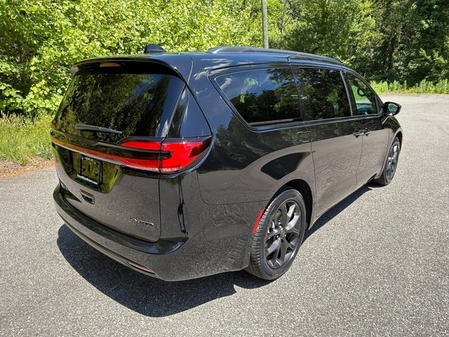 New 2027 Chrysler Pacifica Select FWD image 6