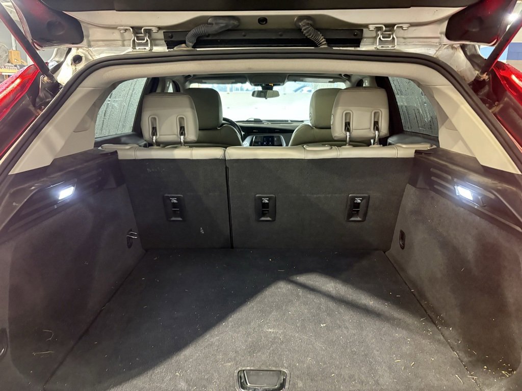 Used 2019 Cadillac XT4 Luxury w/ Cold Weather Package image 37