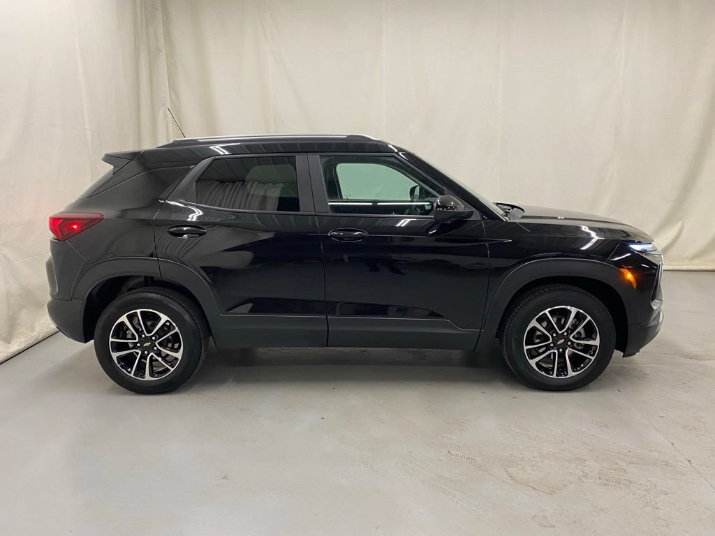 Used 2025 Chevrolet TrailBlazer LT AWD/4WD image 9