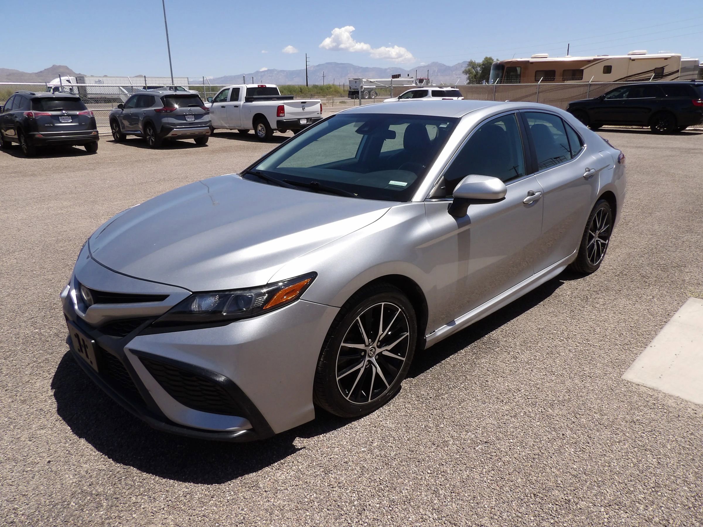 Used 2021 Toyota Camry SE FWD image 4