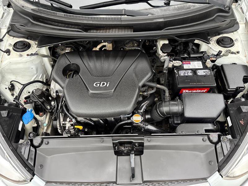 Used 2012 Hyundai Veloster w/ Style Pkg image 24