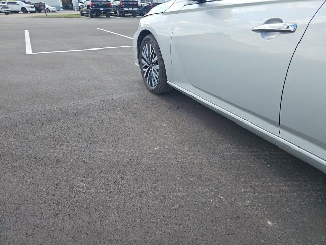 Used 2024 Nissan Altima 2.5 SV image 13