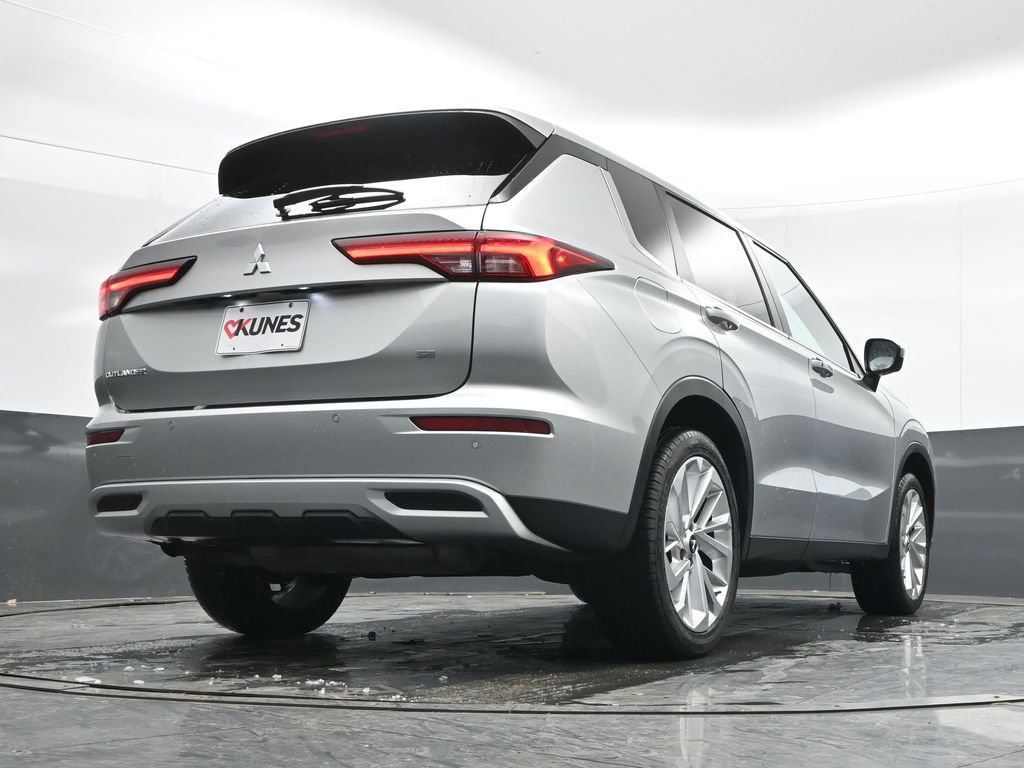 Used 2024 Mitsubishi Outlander SE image 45