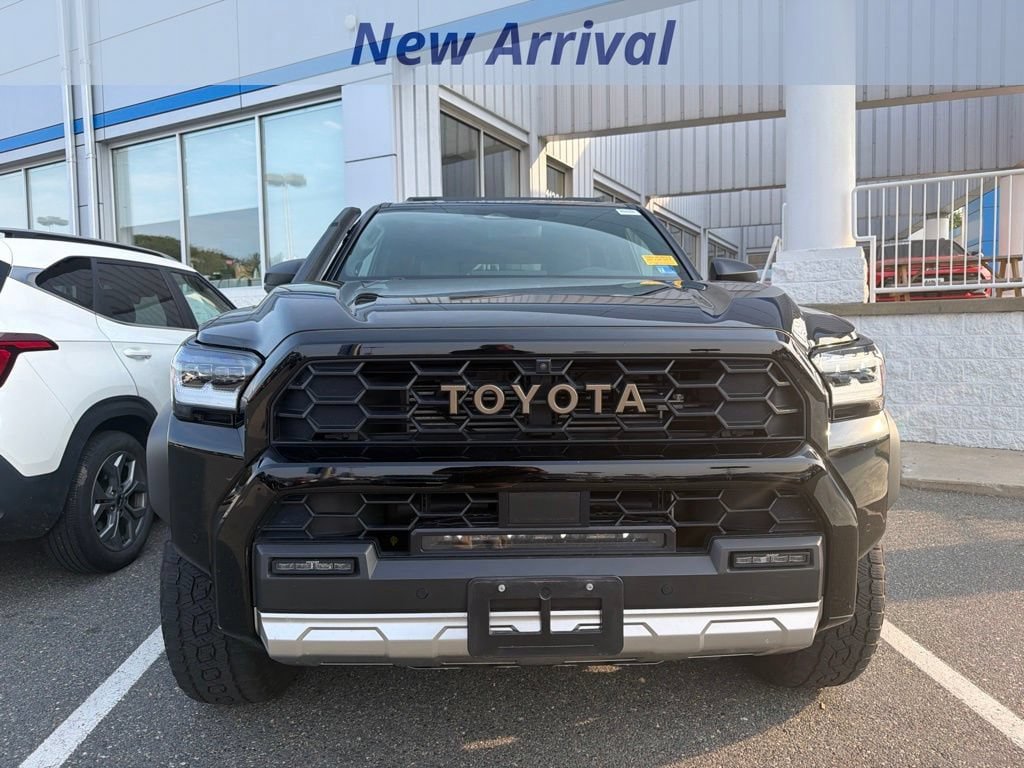 Used 2025 Toyota 4Runner Trailhunter AWD/4WD image 2