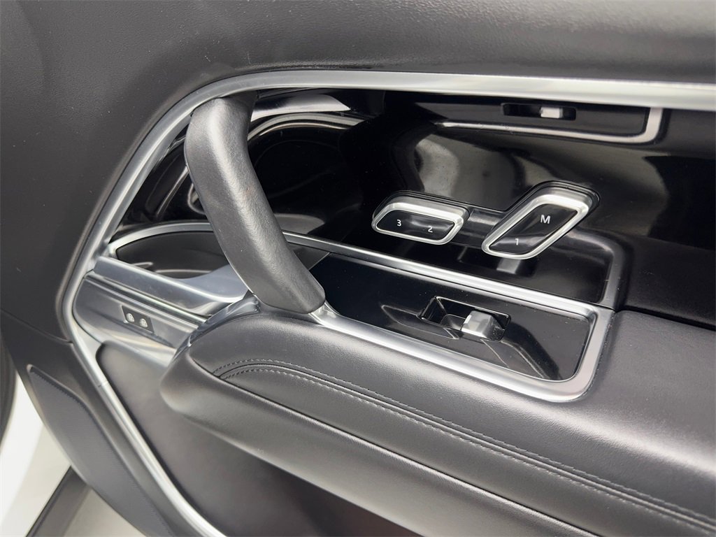 Used 2023 Land Rover Range Rover SE image 47