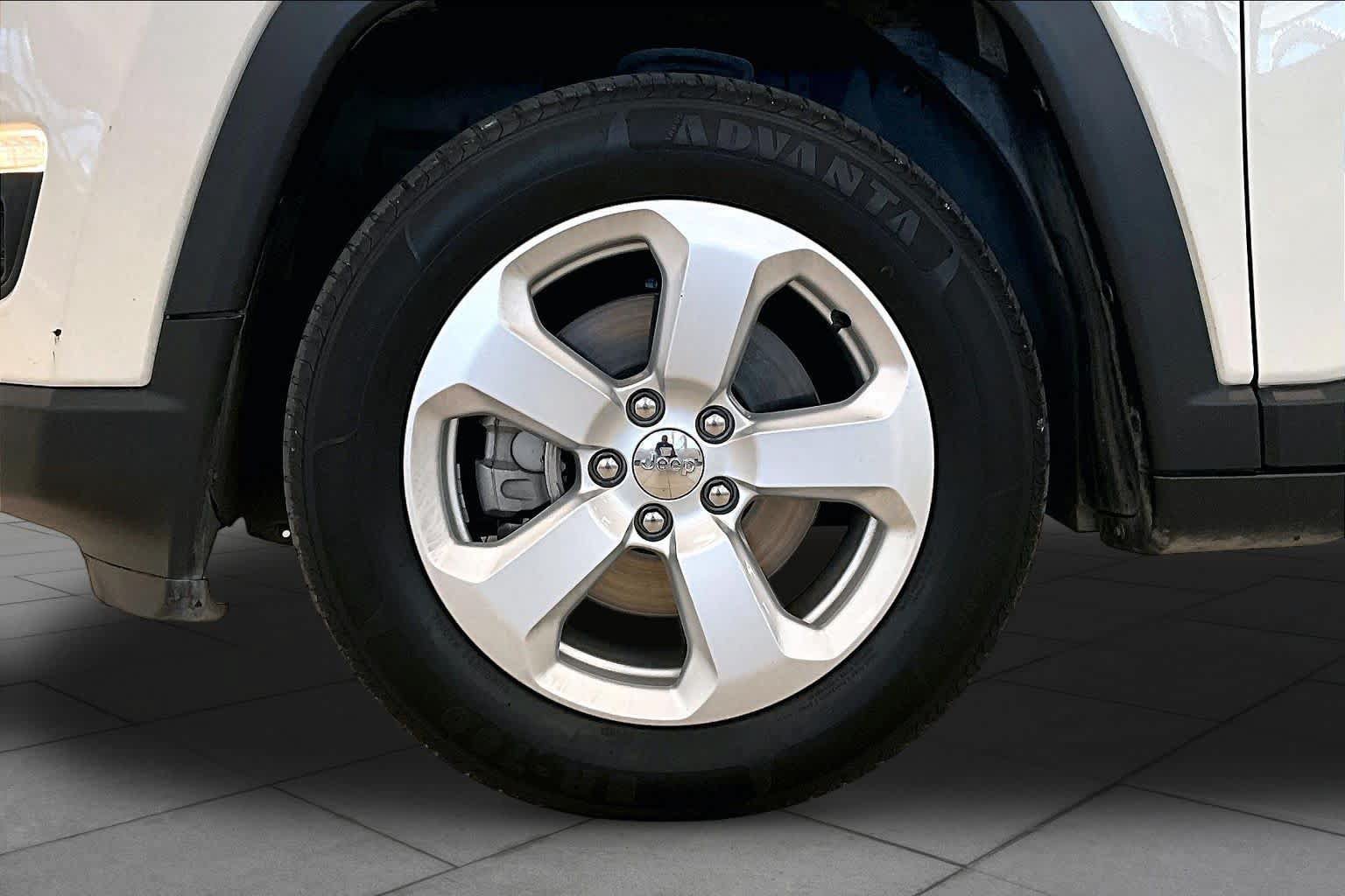 Used 2020 Jeep Compass Latitude FWD image 9