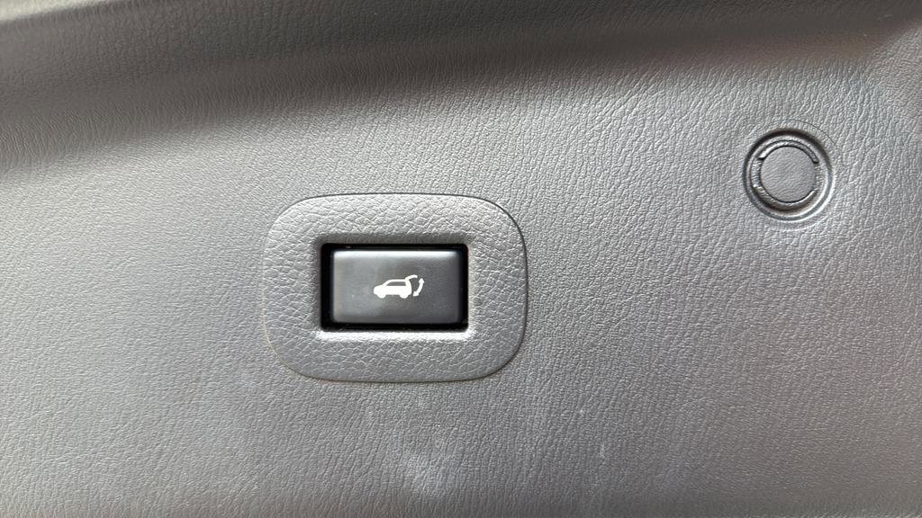 Used 2020 Nissan Armada Platinum w/ Platinum Reserve Package image 24