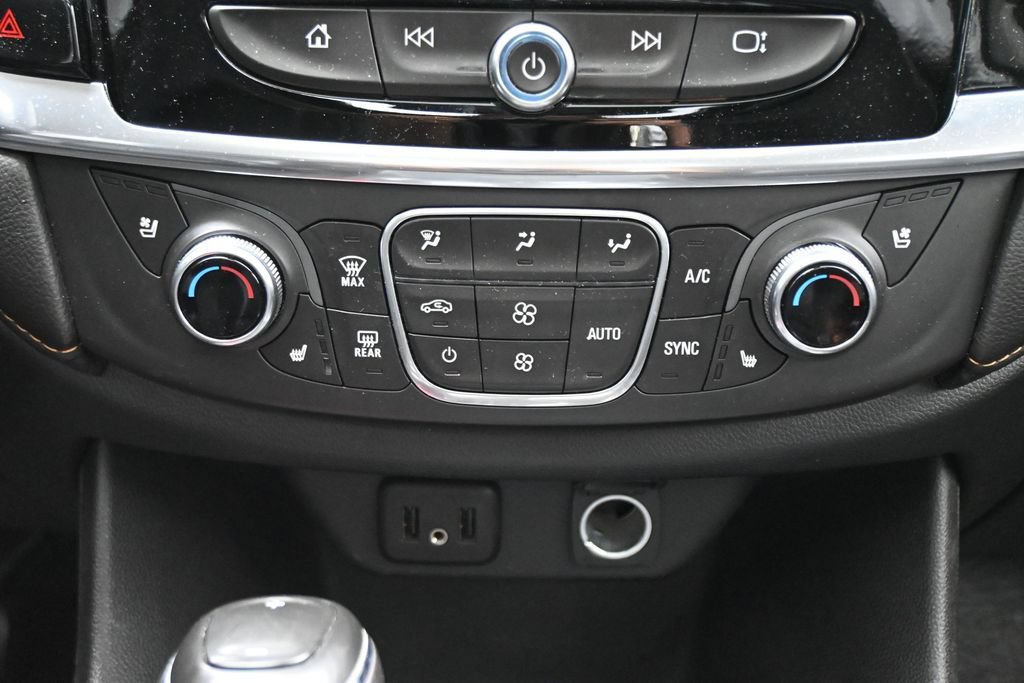 Used 2019 Chevrolet Traverse Premier w/ Redline Edition FWD image 18