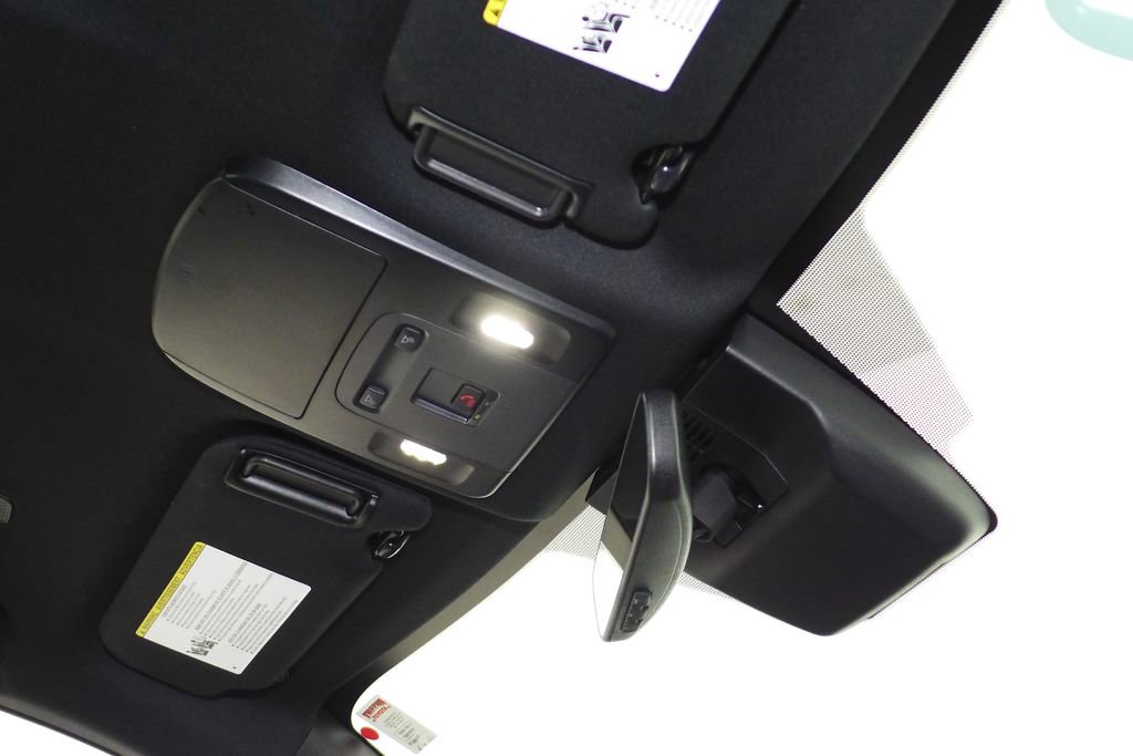 Used 2025 Toyota Camry SE w/ Convenience Package image 17