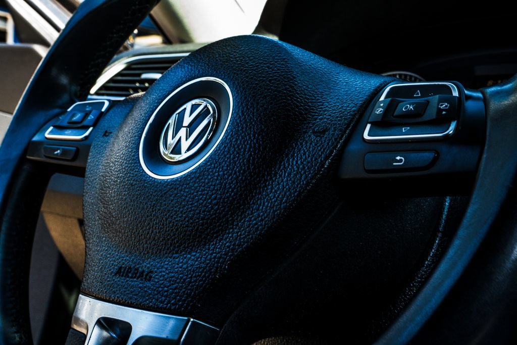 Used 2013 Volkswagen Passat 2.5 SEL Premium FWD image 26