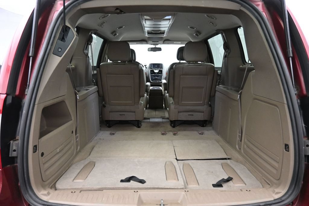 Used 2016 Chrysler Town & Country Touring w/ Driver Convenience Group FWD image 23