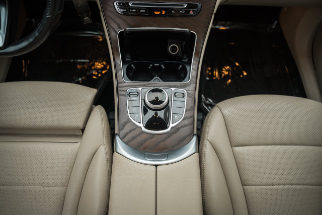Used 2019 Mercedes-Benz GLC 350e 4MATIC w/ Premium Package image 27