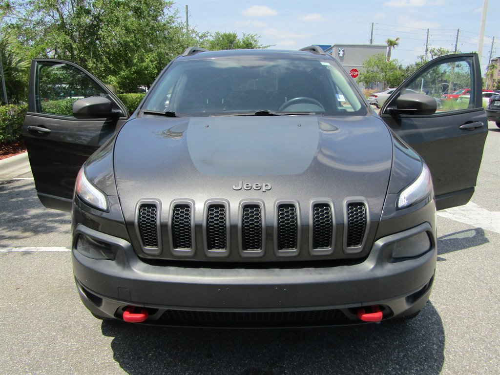 Used 2014 Jeep Cherokee Trailhawk w/ Comfort/Convenience Group AWD/4WD image 4