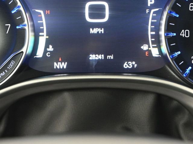 Used 2025 Chrysler Pacifica Select image 16