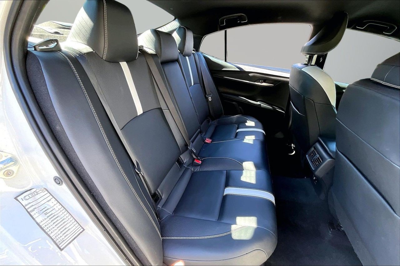 Used 2025 Toyota Camry SE FWD image 23