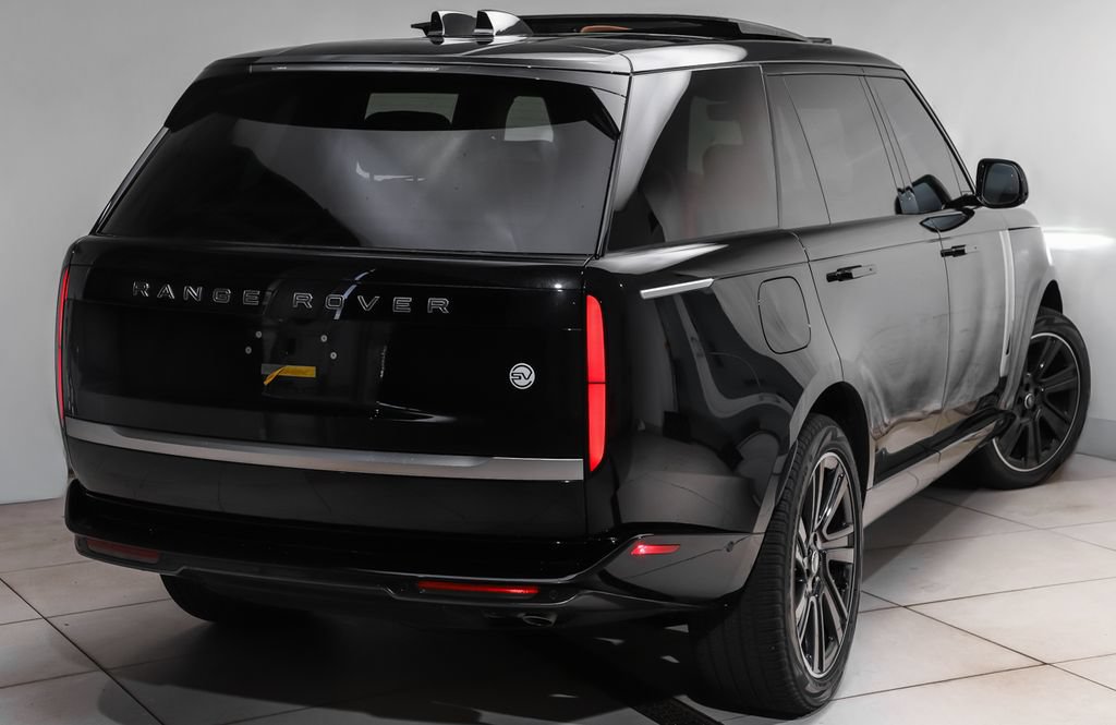 Used 2025 Land Rover Range Rover SV AWD/4WD image 3