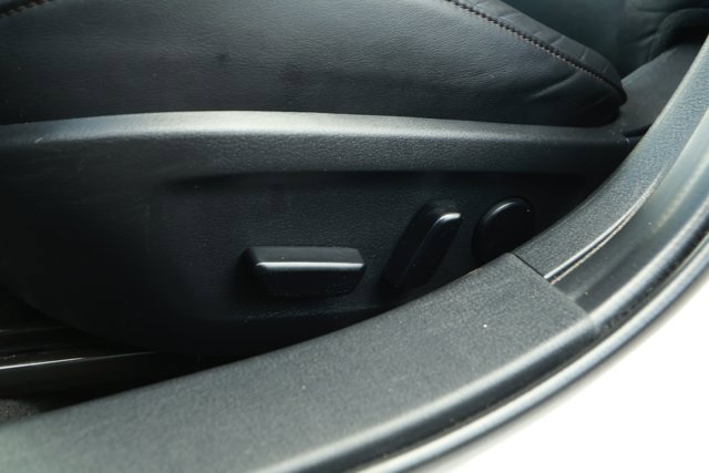 Used 2024 MAZDA MAZDA3 s image 23