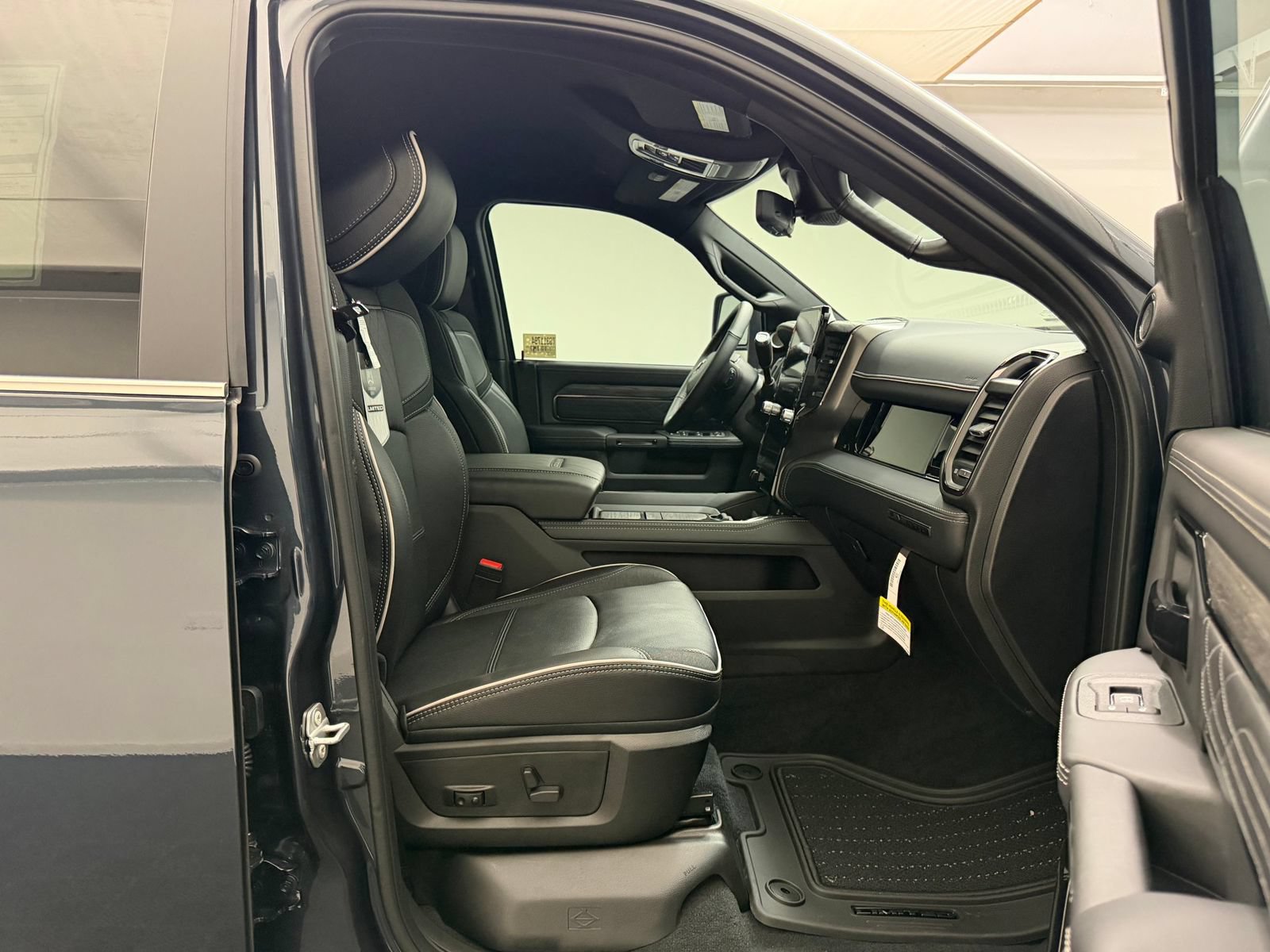 New 2026 RAM 3500 Limited AWD/4WD image 23