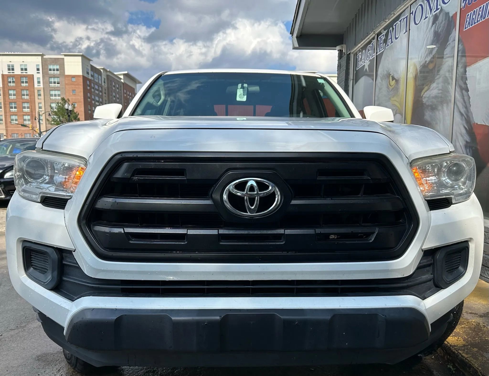 Used 2017 Toyota Tacoma SR image 8