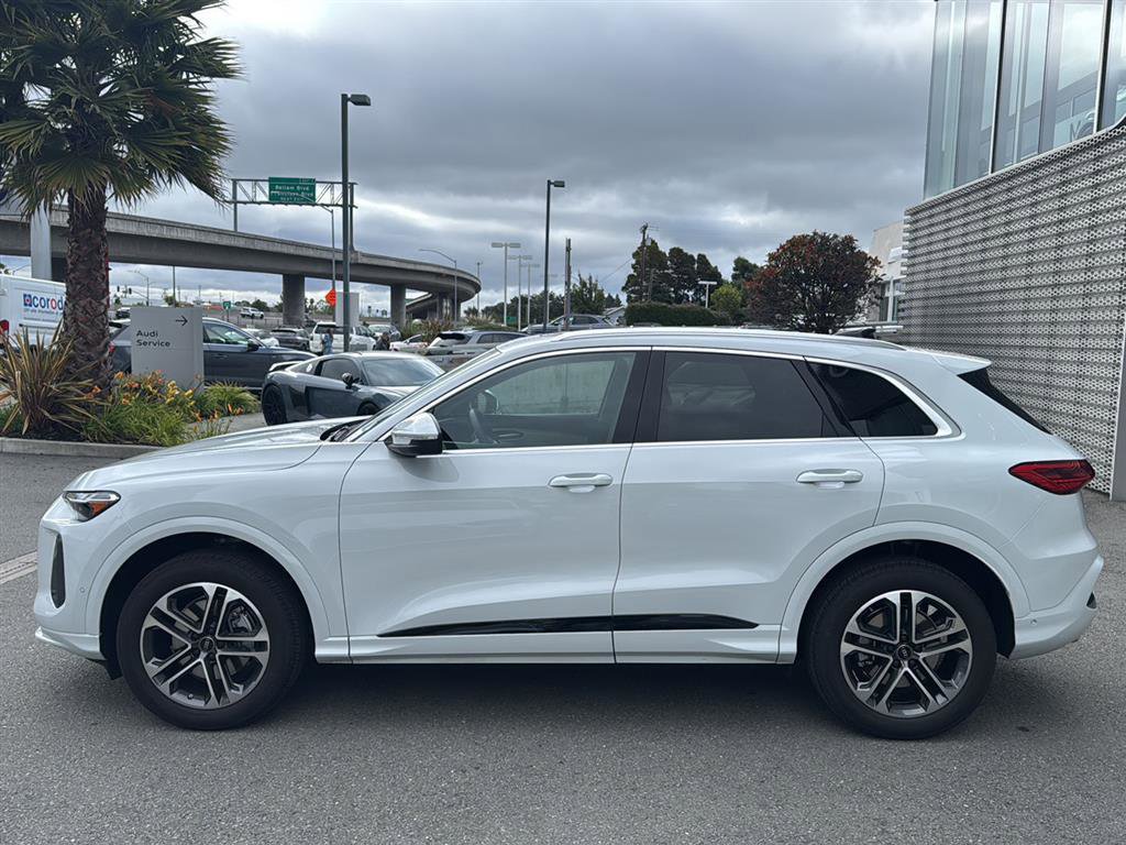 Used 2025 Audi Q5 Premium w/ Convenience Package AWD/4WD image 8