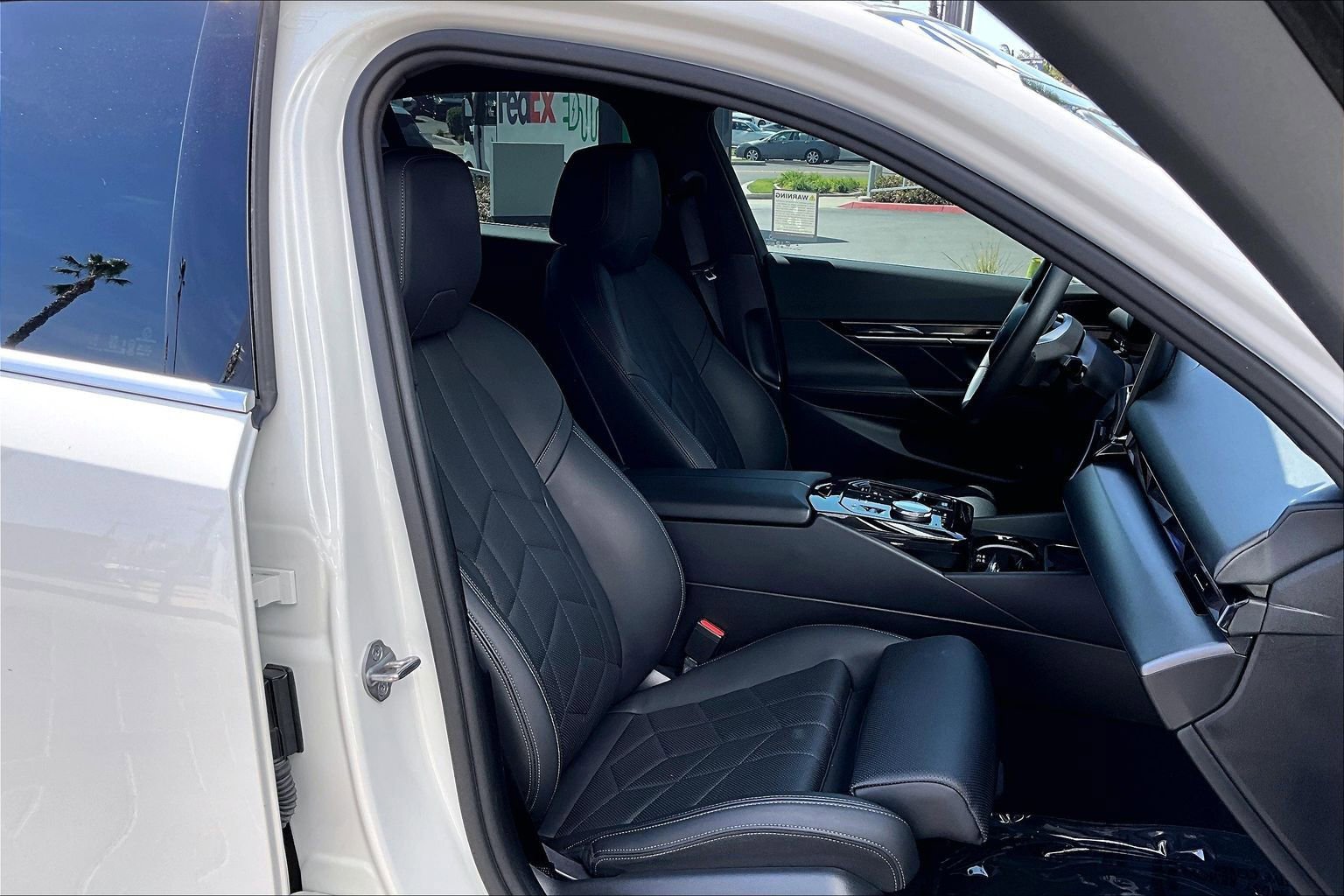 Used 2024 BMW i5 eDrive40i w/ M Sport Package image 7