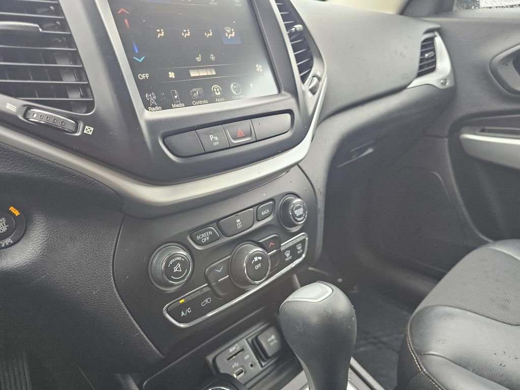 Used 2018 Jeep Cherokee Latitude Plus w/ Cold Weather Group image 29