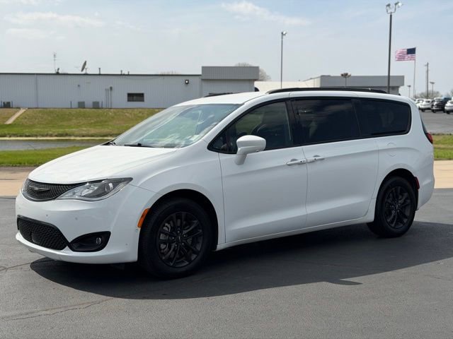 Used 2020 Chrysler Pacifica Touring-L w/ Advanced Safetytec Group image 3