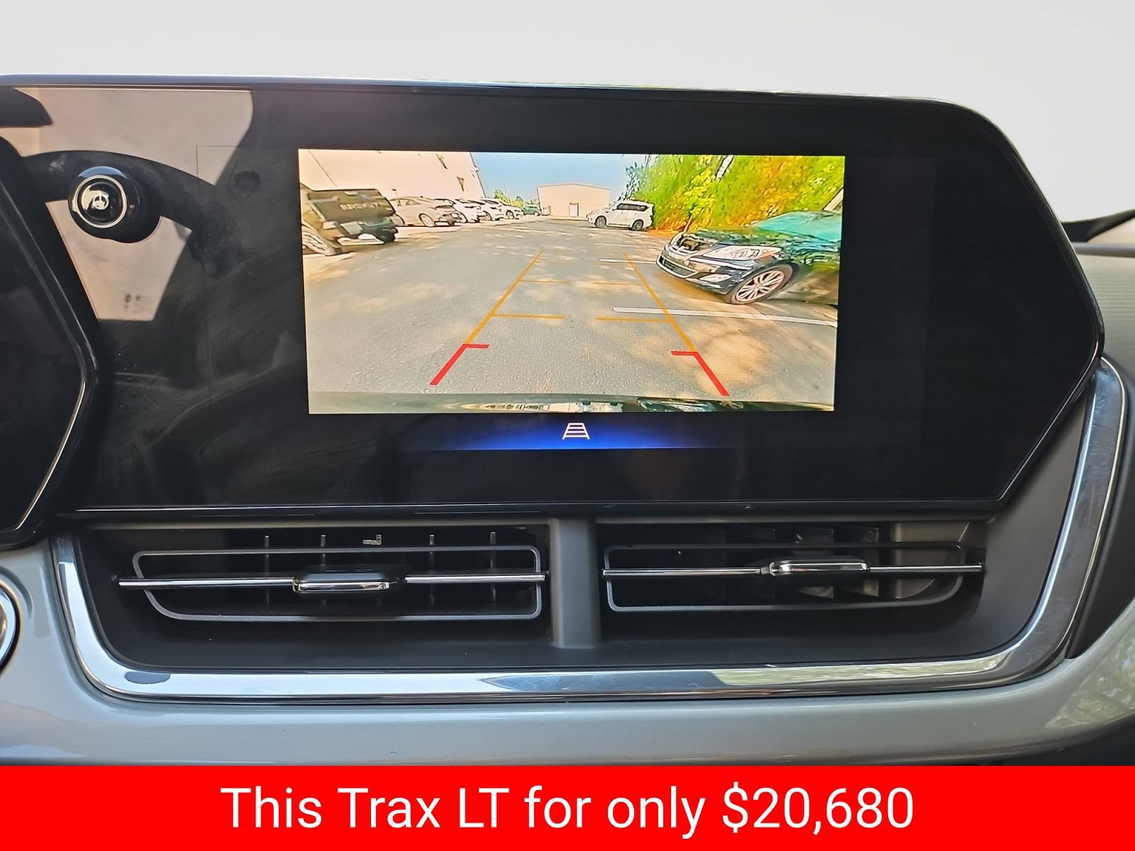 Used 2025 Chevrolet Trax LT FWD image 28