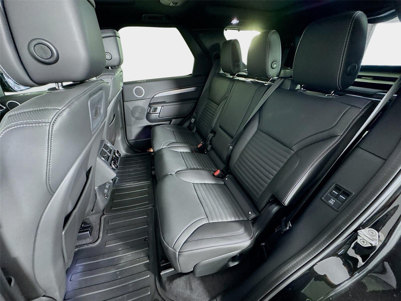 New 2026 Land Rover Discovery Dynamic SE AWD/4WD image 24