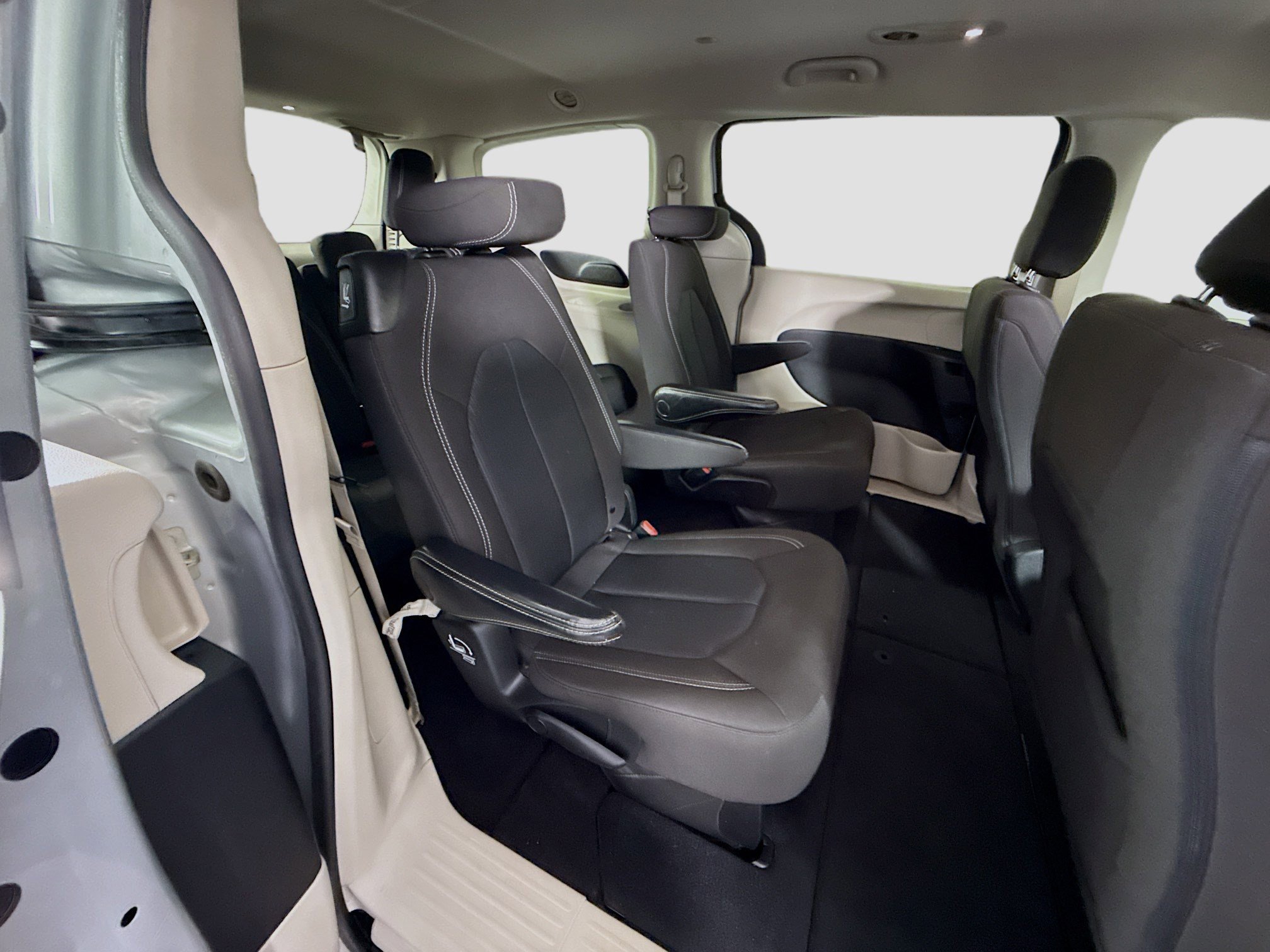 Used 2023 Chrysler Voyager LX FWD image 26
