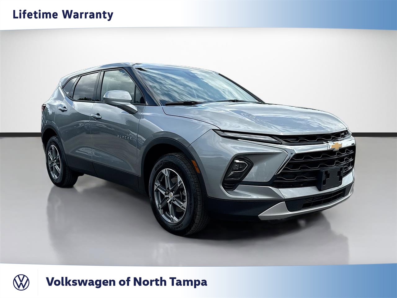 Used 2025 Chevrolet Blazer LT AWD/4WD image 1