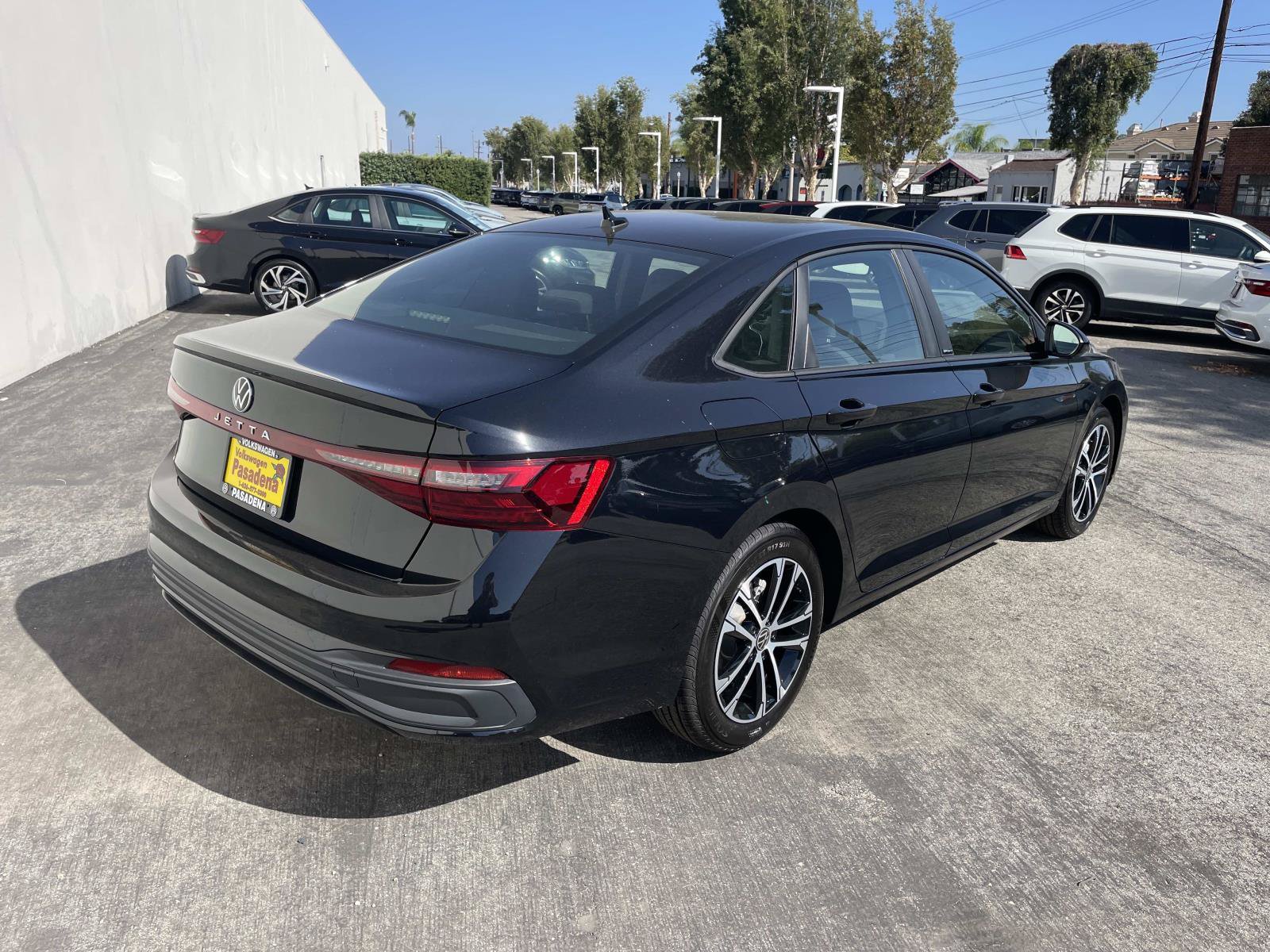 New 2027 Volkswagen Jetta Sport FWD image 4