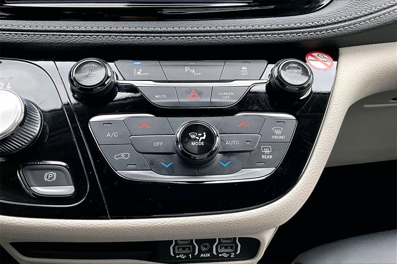 Certified 2024 Chrysler Pacifica Select image 18