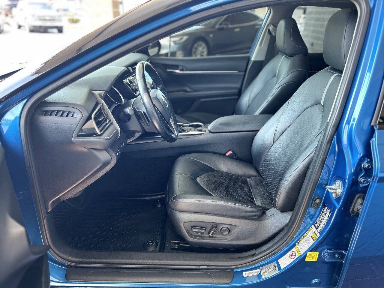 Used 2019 Toyota Camry XSE w/ Navigation Package FWD image 40